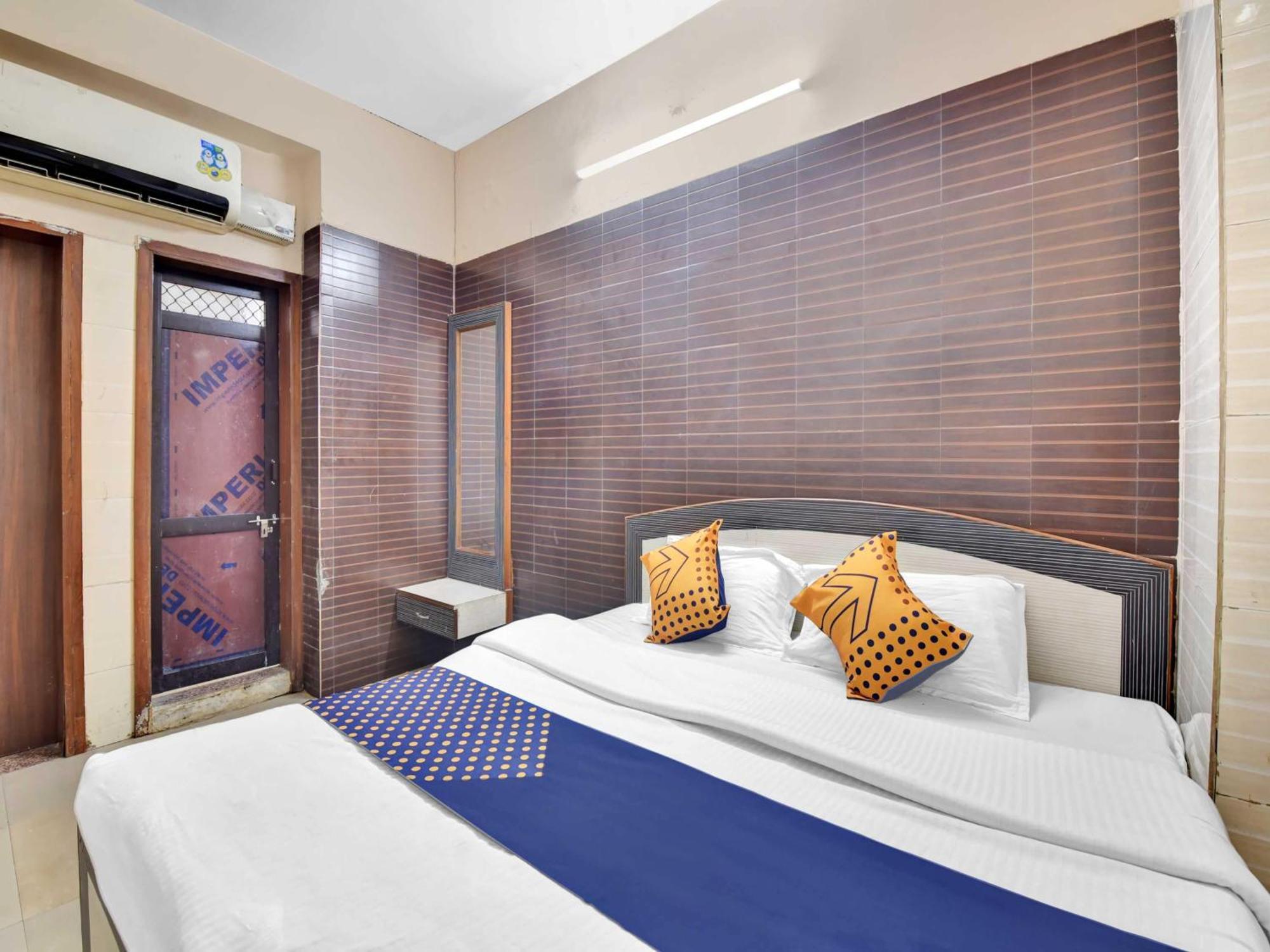 Oyo 85212 Hotel Vaibhav Ajmer Buitenkant foto