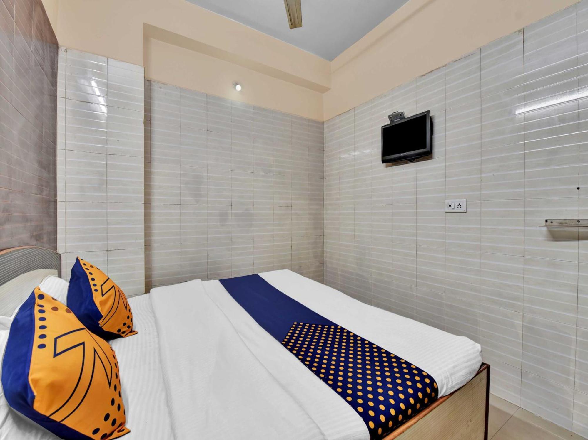 Oyo 85212 Hotel Vaibhav Ajmer Buitenkant foto