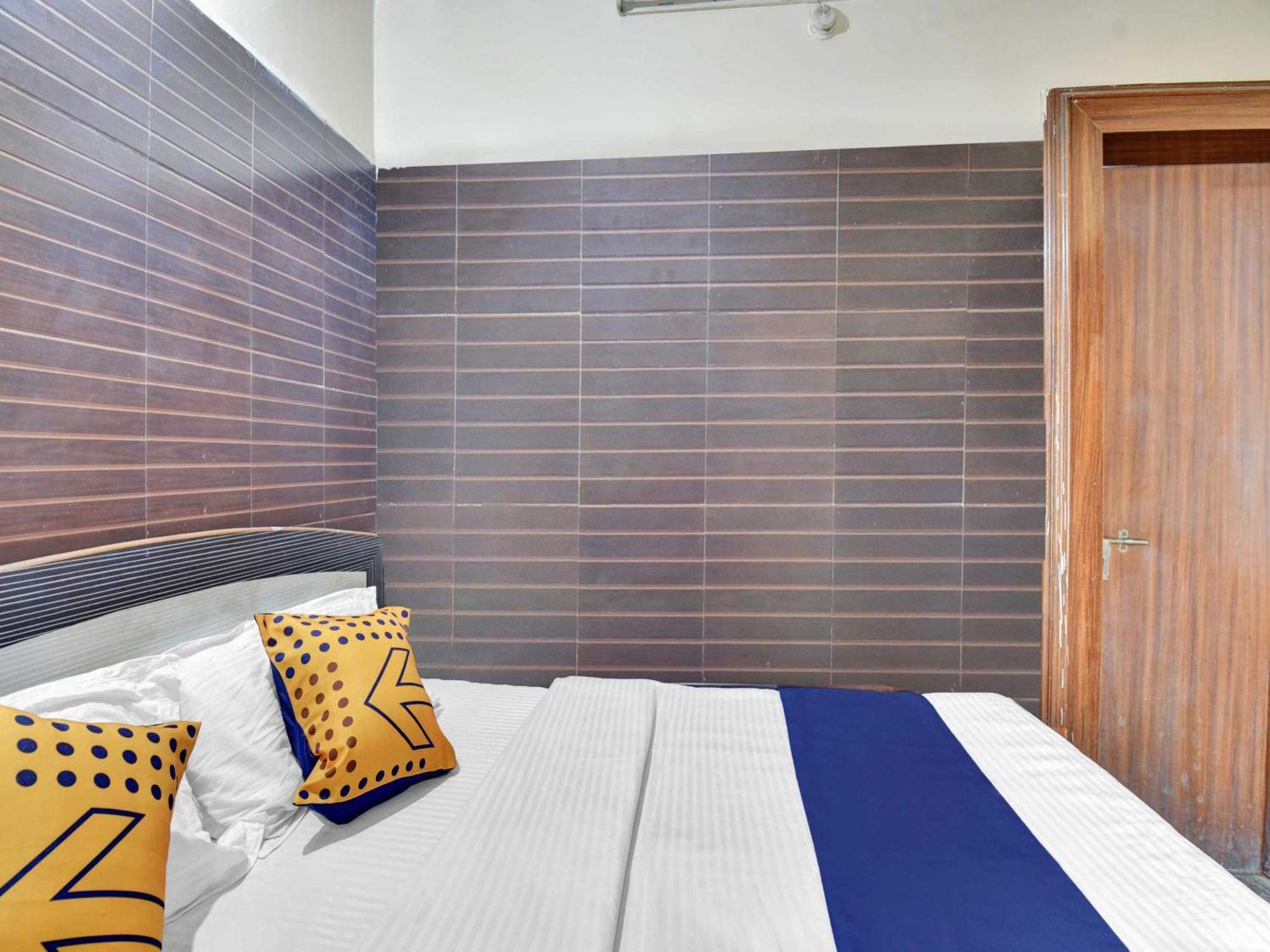 Oyo 85212 Hotel Vaibhav Ajmer Buitenkant foto